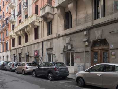...sito in via Imbriani, nel quartiere Madonnella di Bari